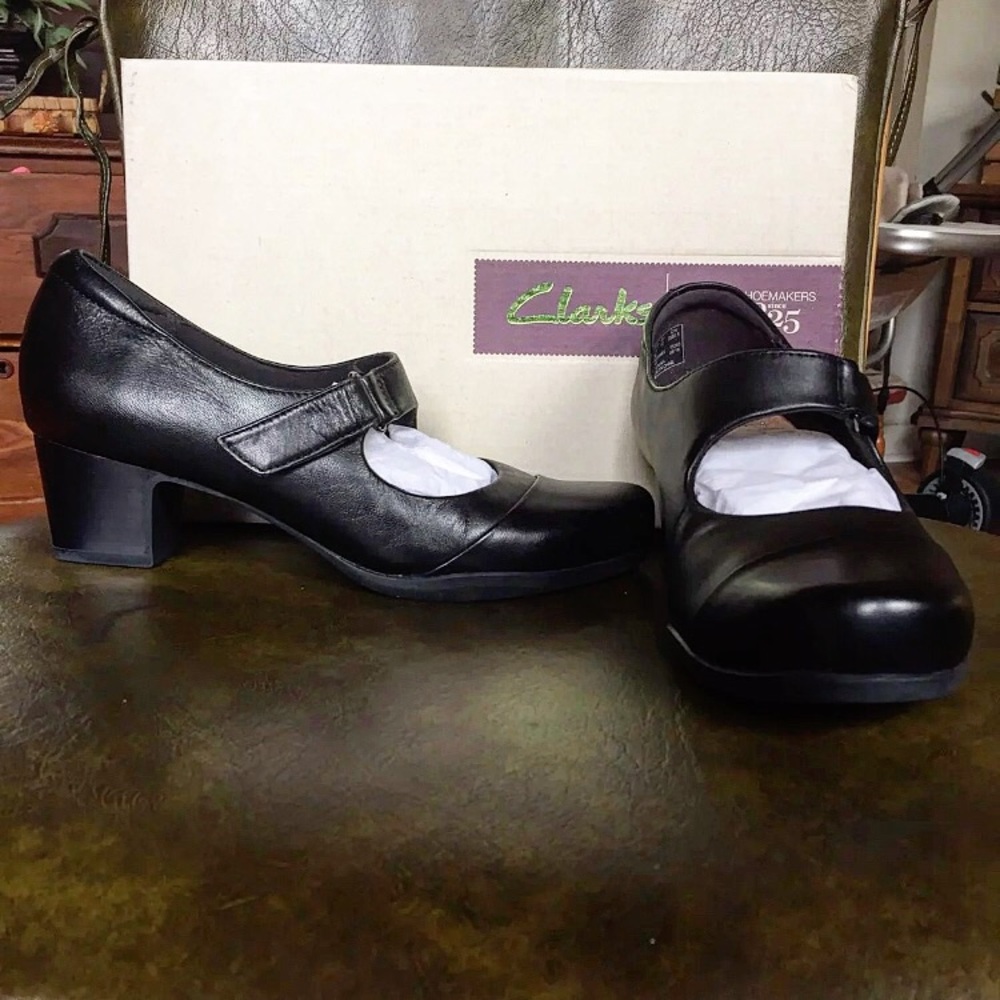 ✨SOLD✨ Black leather Clarks. New with box